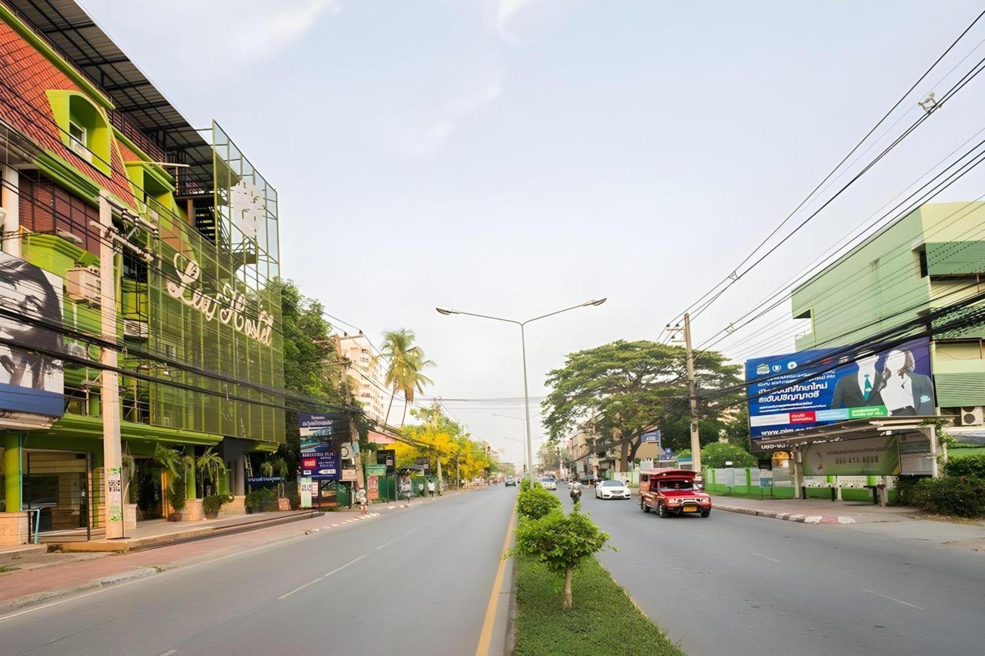 Oyo 928 Leaf Hostel Chiang Mai Exterior photo