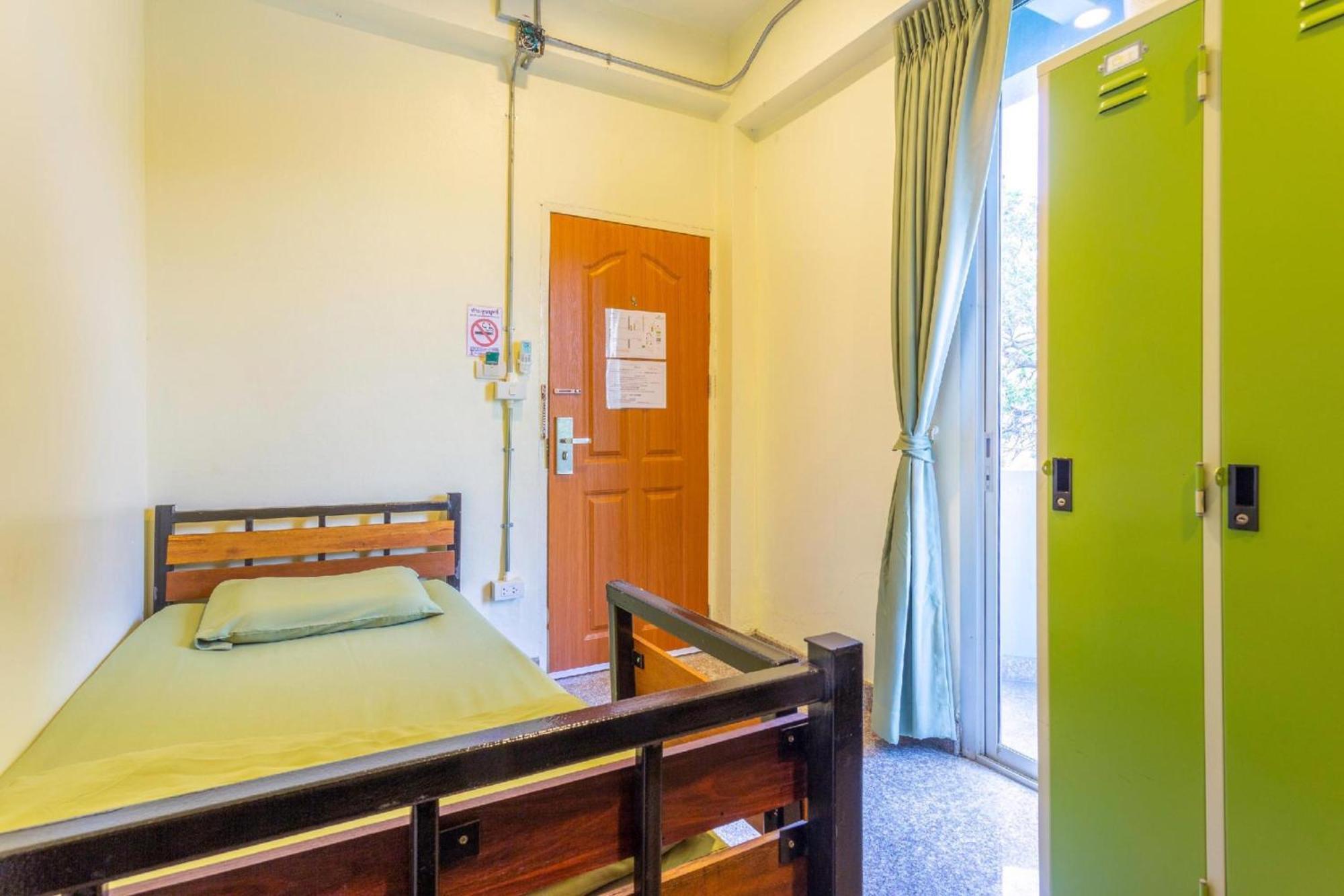 Oyo 928 Leaf Hostel Chiang Mai Exterior photo