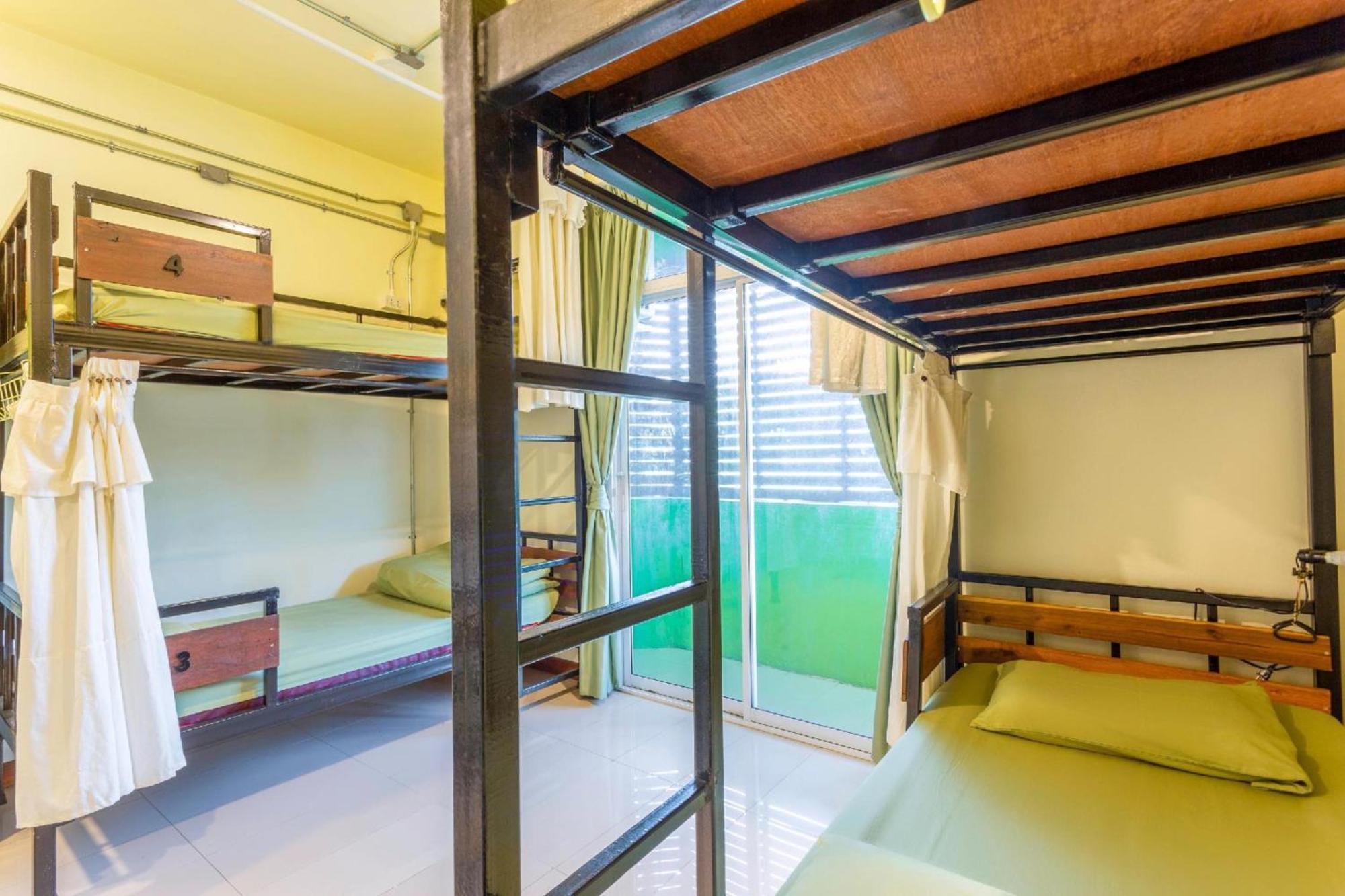 Oyo 928 Leaf Hostel Chiang Mai Exterior photo